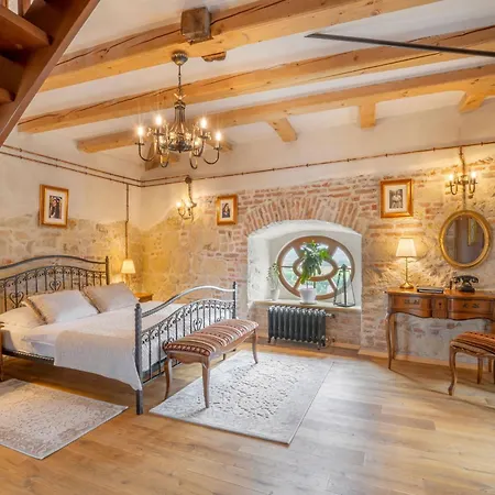 فندق Galicia Nueva, Castle 4*