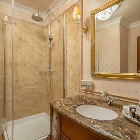 Galicia Nueva, Castle Szálloda