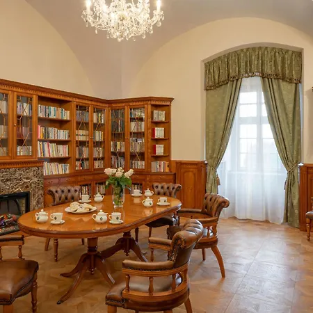 Galicia Nueva, Castle