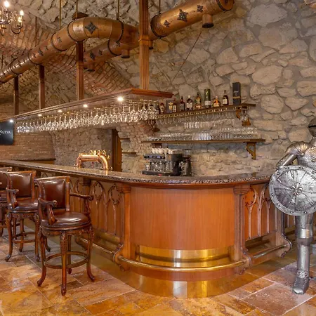 Galicia Nueva, Castle