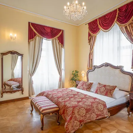 Galicia Nueva, Castle