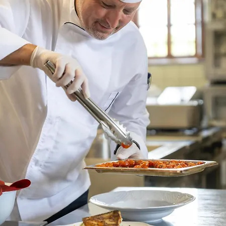 Galicia Nueva, Castle