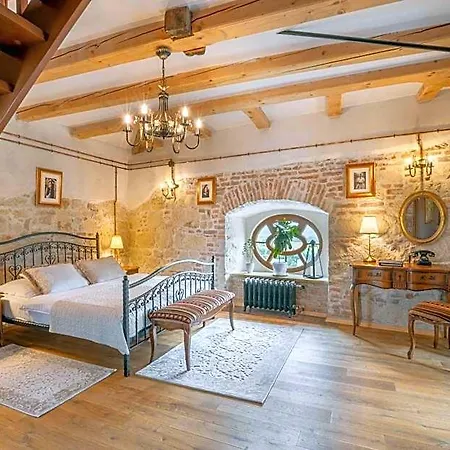 Galicia Nueva, Castle Lučenec