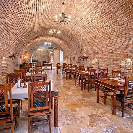 Galicia Nueva, Castle