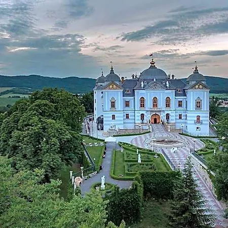 Galicia Nueva, Castle