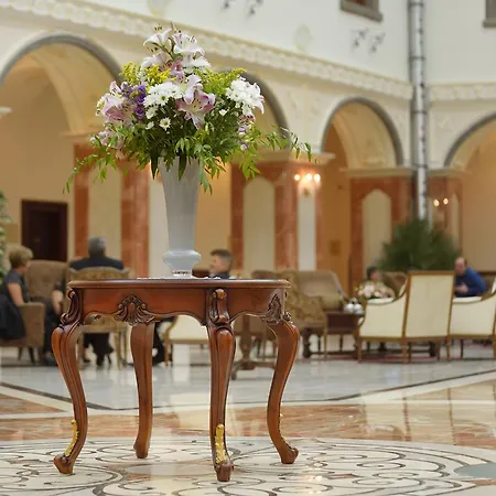 Galicia Nueva, Castle Losonc